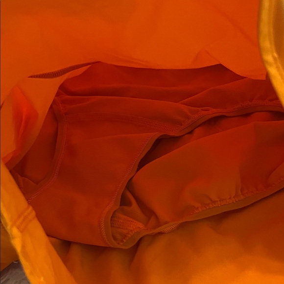 lululemon athletica Hotty Hot High-Rise 4” Short Orange Flash - Picture 6 of 8